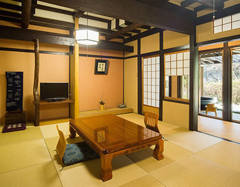 Hotel Momijiya Bekkan Kawanoiori 3*